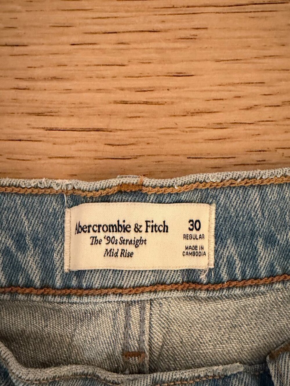 Abercrombie Mid Rise 90s Straight Jeans Women’s Size 30 Light Wash Denim - Picture 3 of 3